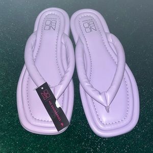 NWT No Boundaries Memory Foam Puffer Flip Flop Unique Light Purple Sandals